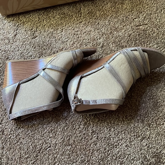 Sofft 8m new silver wedge sandals strappy - Picture 5 of 6